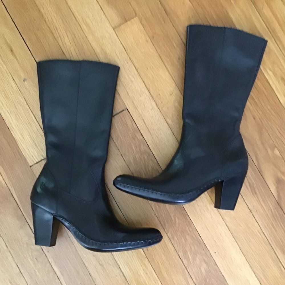 FRYE PHONIX BLACK LEATHER ZIP-UP BOOTS. 8M